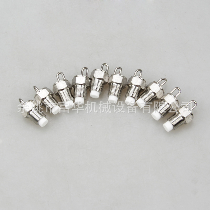 نازل اتمیزه کننده دور انگشتان را تمیز کنید