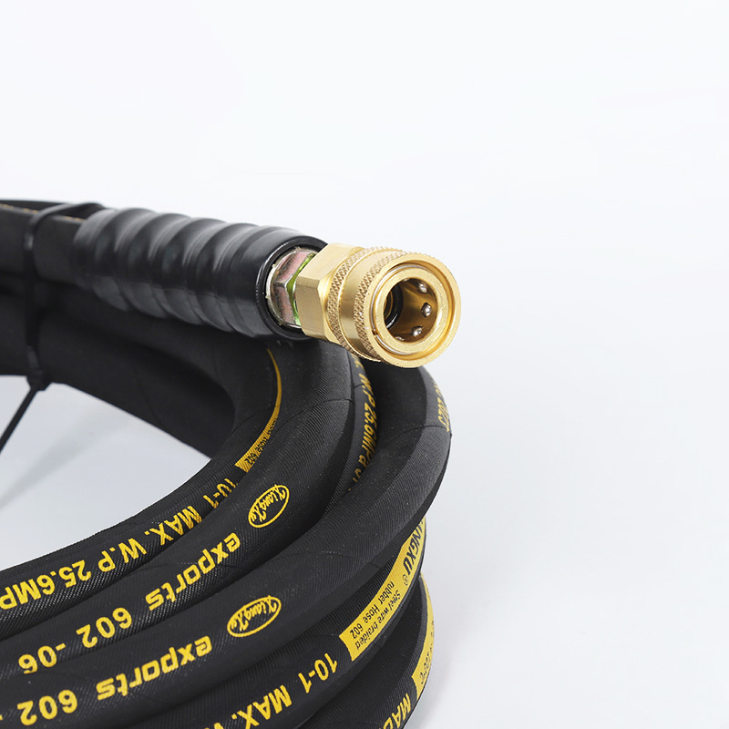 شیلنگ فشار زیاد در باغ