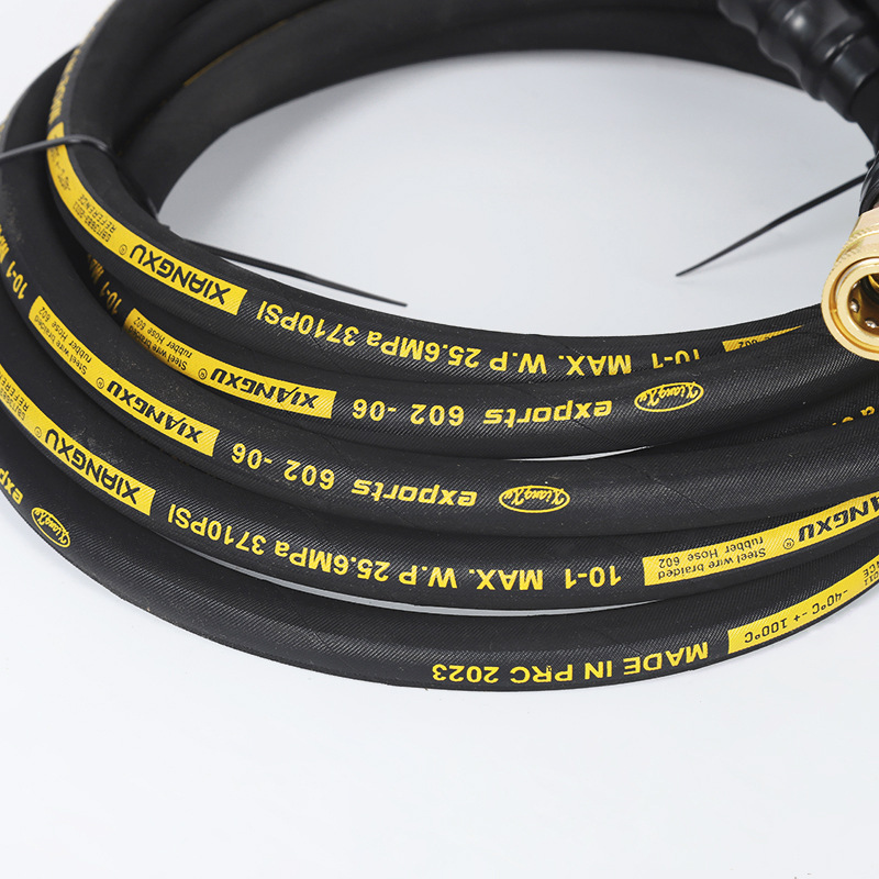 شیلنگ فشار زیاد در باغ