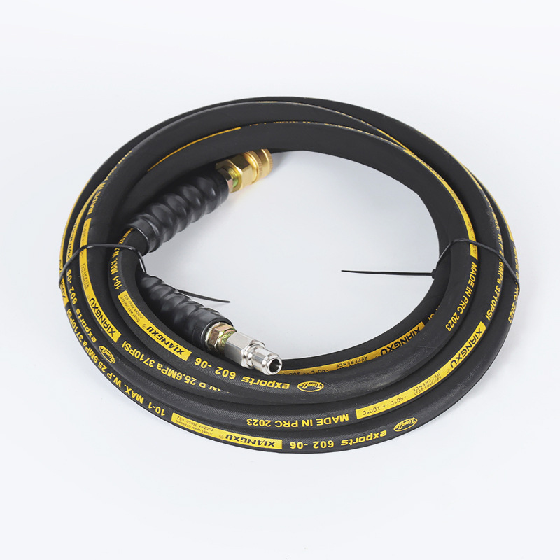 شیلنگ فشار زیاد در باغ